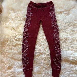 American Eagle Red Knit Holiday Leggings